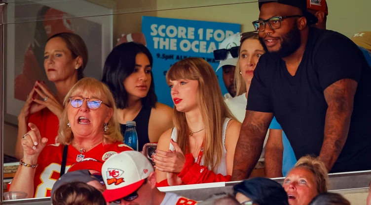 travis-kelce-confiesa-qué-pasó-taylor-swift-juego-chiefs-nfl-video