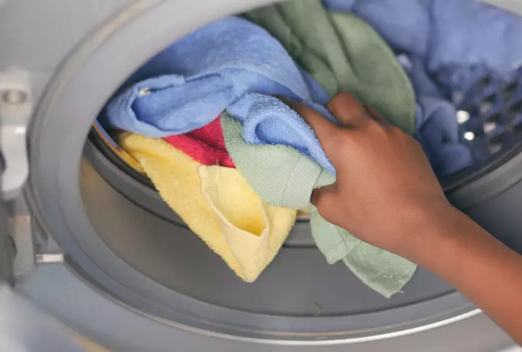 ¿Qué hacer para que la ropa no salga arrugada de la lavadora?