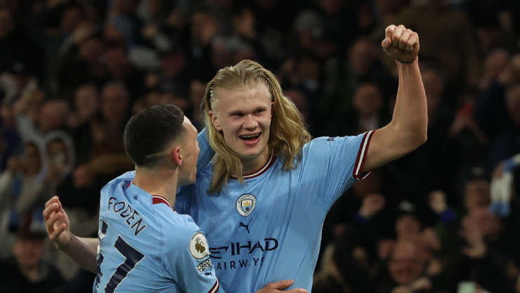 Erling Haaland festeja su gol ante el Arsenal