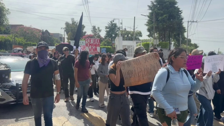 Marcha por justicia para Claudia Tacoronte de estudiantes de la UAEM.