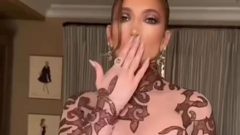 uñas golden globes 2026 jennifer lopez