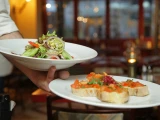 La extorsión a restaurantes en México cobra otra víctima: un negocio en Ensenada cerró tras no poder pagar el derecho de piso.