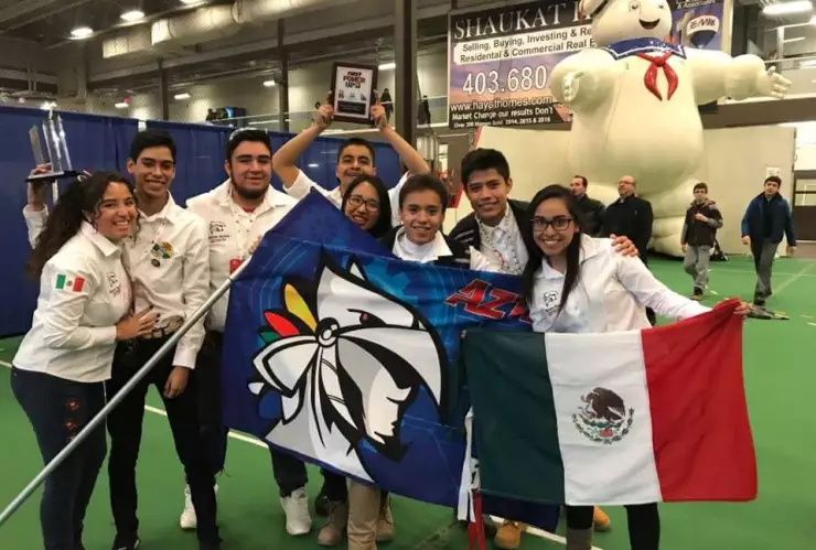 Plantel Azteca gana premio de Robótica