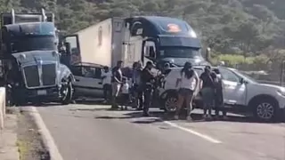 FOTOS: Fuerte carambola causa cierre total en la autopista Orizaba–Puebla hoy domingo
