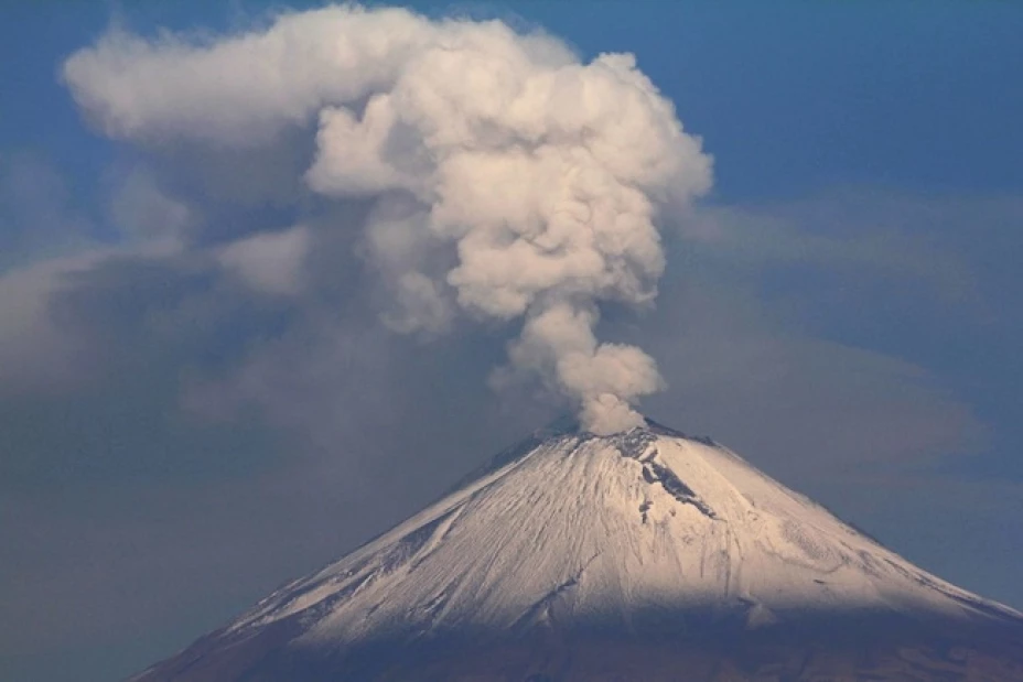 Las exhalaciones reportadas este jueves provocaron caída de ceniza en áreas aledañas al volcán e incluso en algunas zonas del sur y oriente de la Ciudad de México