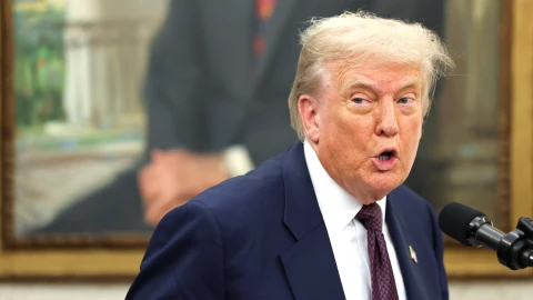 Donald Trump busca fabricar chips en EU: impone arancel del 100% a circuitos integrados y semiconductores importados.