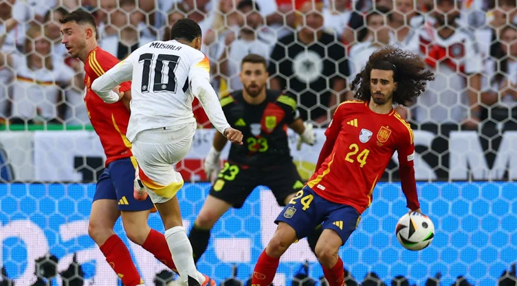 La mano de Marc Cucurella ante Alemania