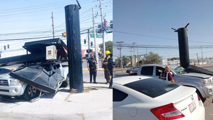 Espectacular cae y aplasta vehículos estacionados en Ciudad Juárez, Chihuahua