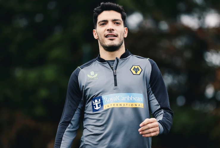 Raúl Jiménez entrena con los Wolves
