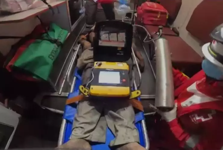 Rescatan a hombre que quedó atrapado en un incendio