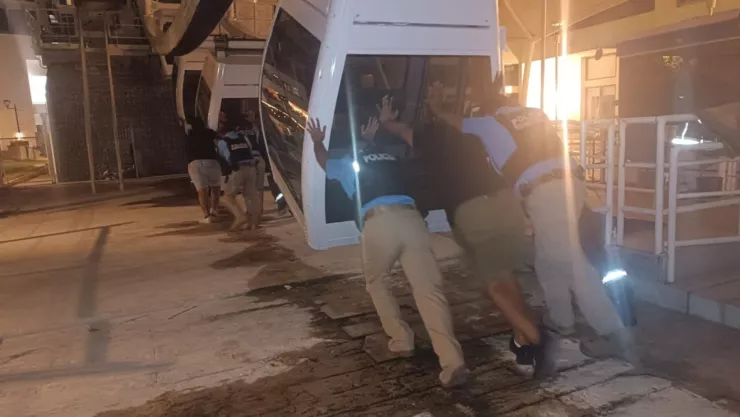 Usuarios quedan atrapados en rueda de la fortuna de Cancún tras apagón