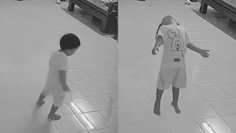 Niño comienza a flotar