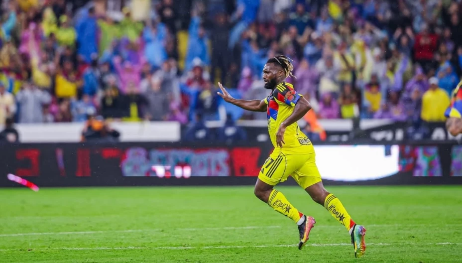 Saint-Maximin jugando en el América