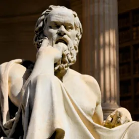 La lección de Sócrates sobre cómo ser genuino “La forma más rápida y segura de vivir con honor en este mundo es ser en realidad lo que pretendemos parecer”.jpg