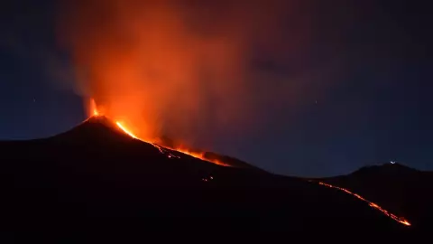 Volcán en Costa Rica hace erupción y preocupa a todos