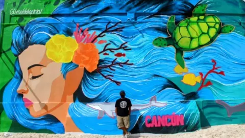 Este es el mural de neón en Cancún que tienes que visitar