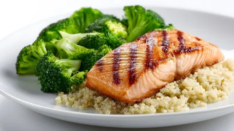 La quinoa es un acompañamiento versátil, ligero y nutritivo que realza cualquier plato con sabor y textura.