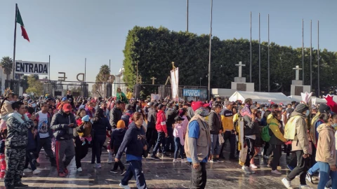 Peregrinos tras sismo continúan hacia la Basílica de Guadalupe