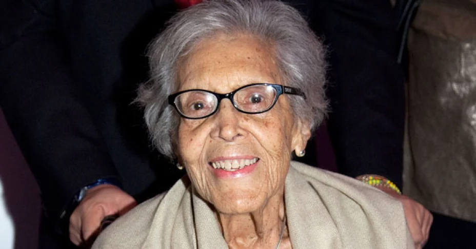 Elizabeth Catlett, escultora, falleció en México