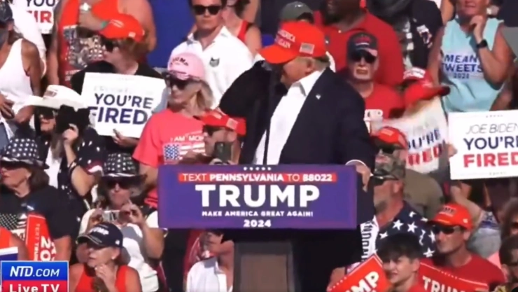 El momento del atentado a Donald Trump durante un acto