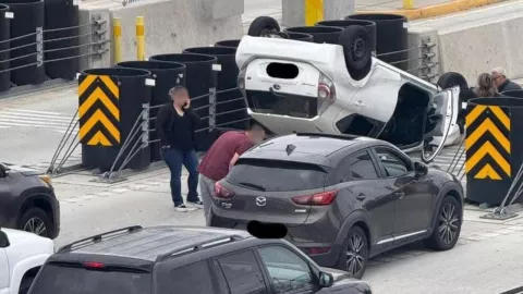 Accidente vehicular hoy 25 de abril en la Garita de San Ysidro Tijuana