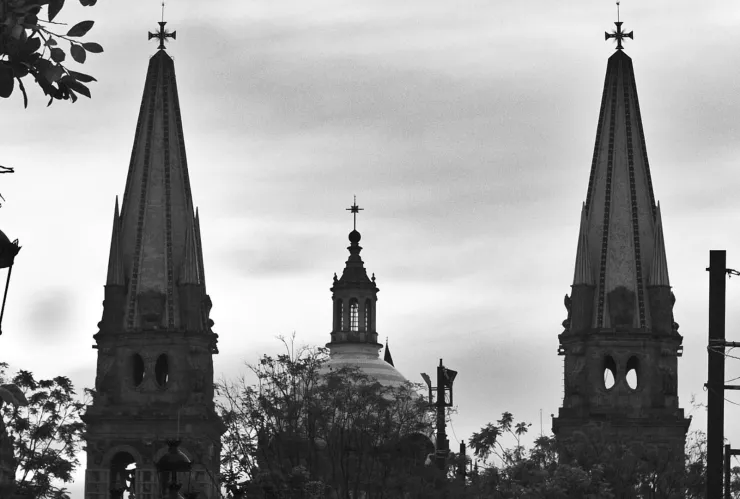 ¿A punto de colapso Cardenal pide reparaciones en la Catedral de Guadalajara