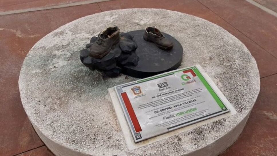 La estatua en honor al astronauta mexicano, José Hernández Moreno, estaba instalada en la Plaza Estado de México “Grandes Valores”, en el municipio de Zinacantepec.