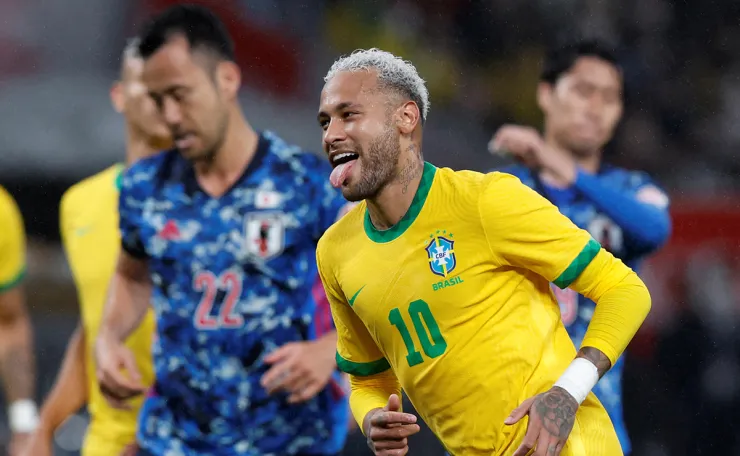 Neymar con Brasil festeja su gol ante Japón