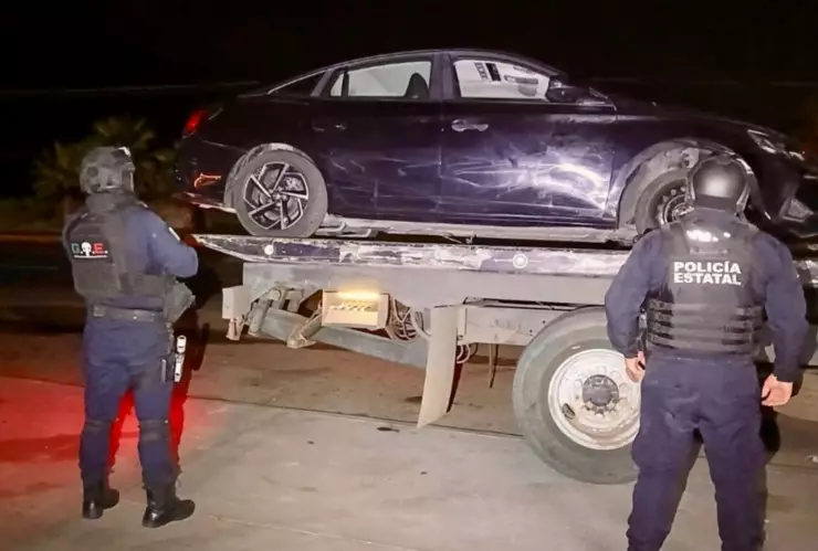 Hallan carro robado frente a motel de Culiacán