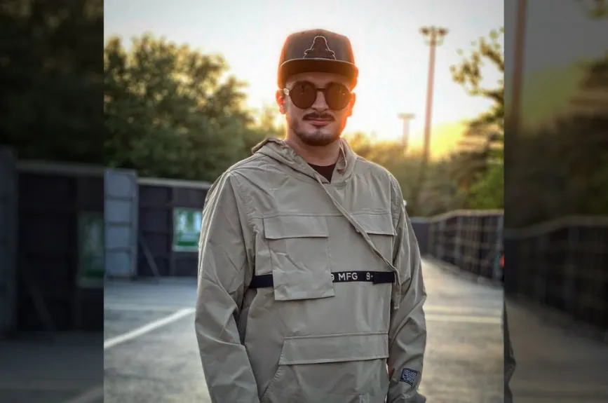 Ricardo con lentes.jpg