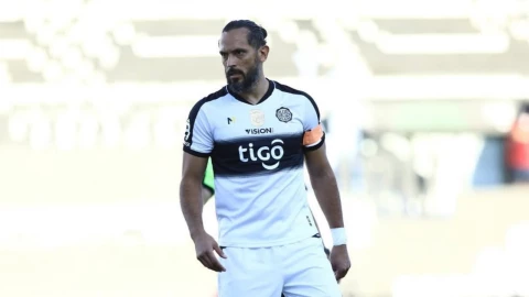 Roque Santa Cruz tuvo un mal paso por Cruz Azul