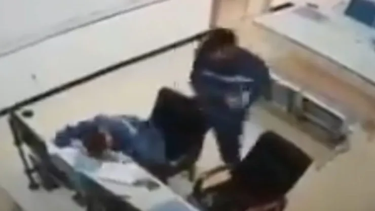 mató a su compañero a martillazos