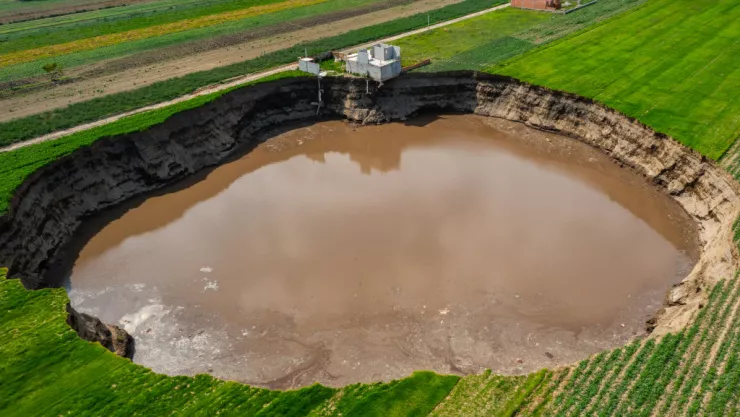 Una investigación de científicos del IPN explicó que el líquido dentro del socavón no es residual ni sulfuroso, sino agua potable