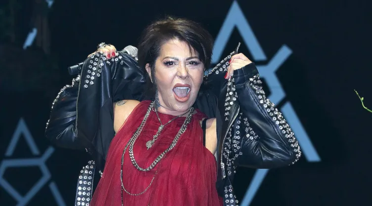alejandra guzman collar hecho con cenizas de silvia pinal
