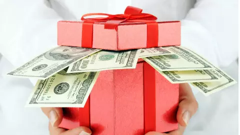 un regalo con dinero adentro