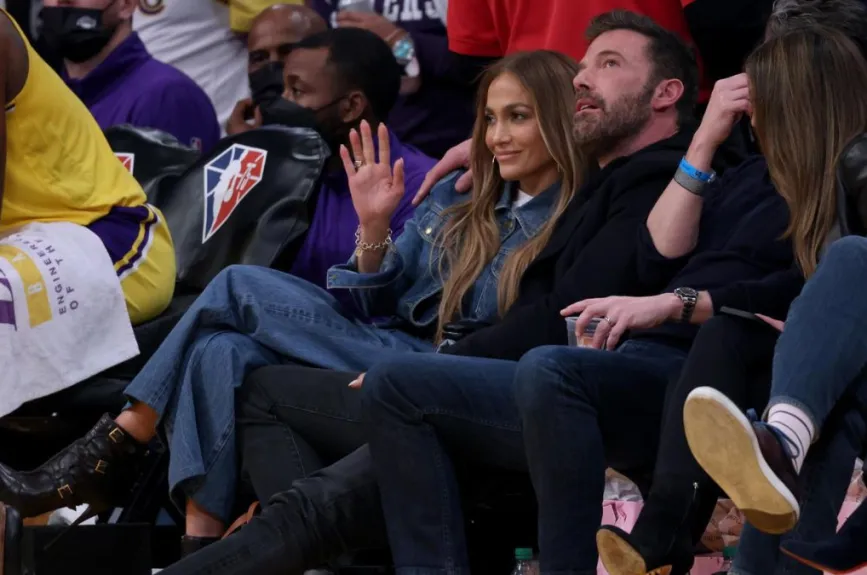 JLO y Ben en la NBA.jpg