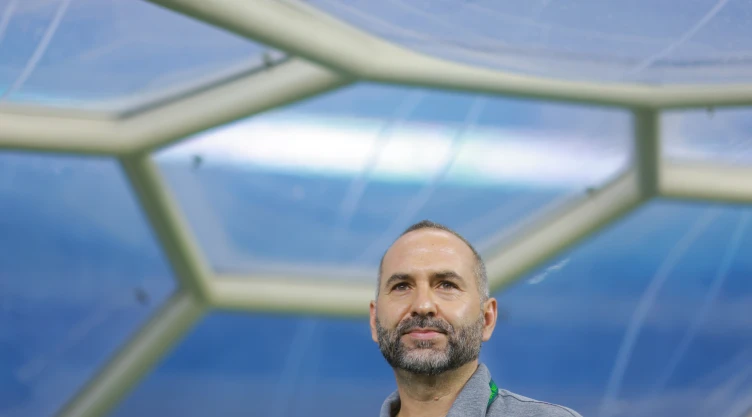 Pedro López en el Estadio Azteca con Selección Mexicana Femenil
