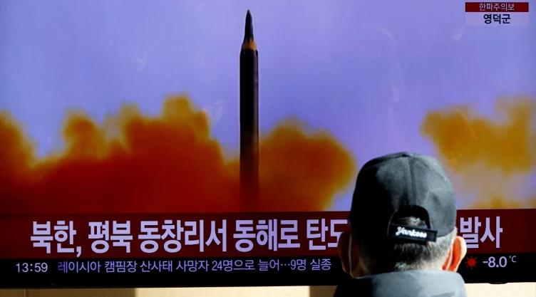 Corea del Norte dispara dos misiles balísticos, informa Corea del Sur