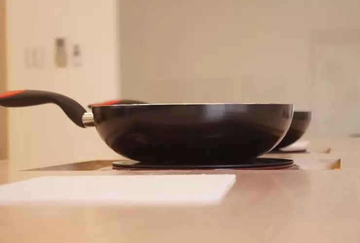 Así puedes convertir un sartén viejo en uno nuevo