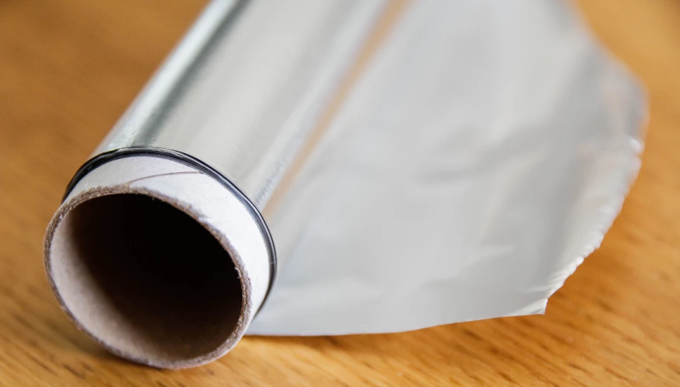 El truco eficaz con papel aluminio que acaba con todo el sarro de tu baño sin tallar