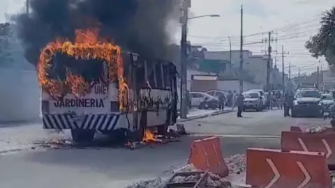 Se reporta incendio de un camión en la Región 105 de Cancún; VIDEO.jpg