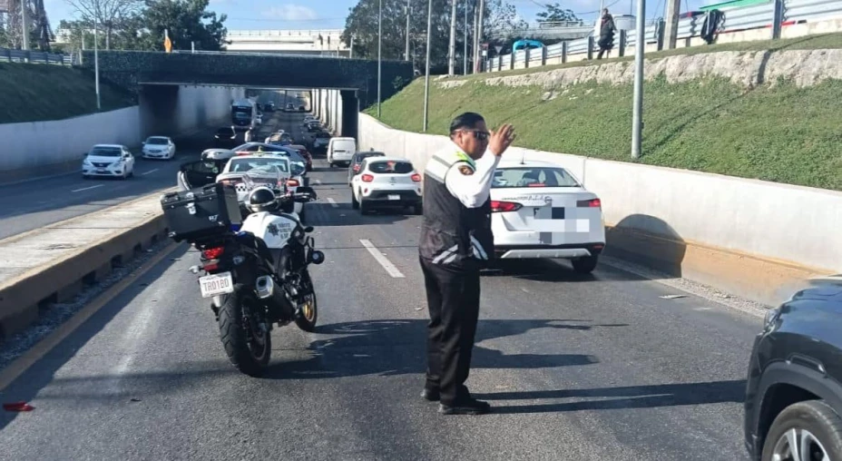 ¡Accidente mañanero! Se registra choque en el Boulevard Colosio en Cancún HOY.jpg