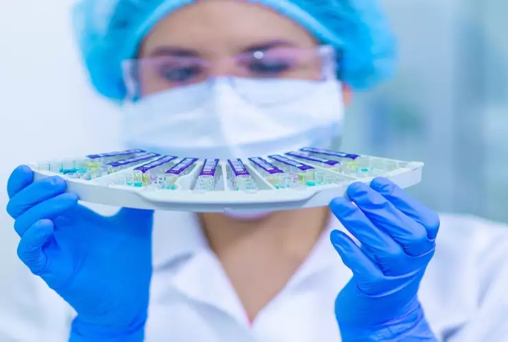 Imagen que ilustra la regeneración del corazón humano mediante la terapia de células madre, un avance médico que podría revolucionar el tratamiento de la insuficiencia cardíaca.