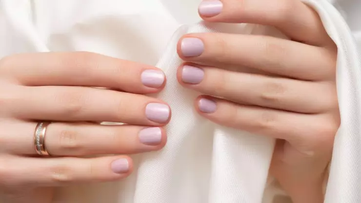colores de uñas que alargan los dedos estilizan manos año nuevo