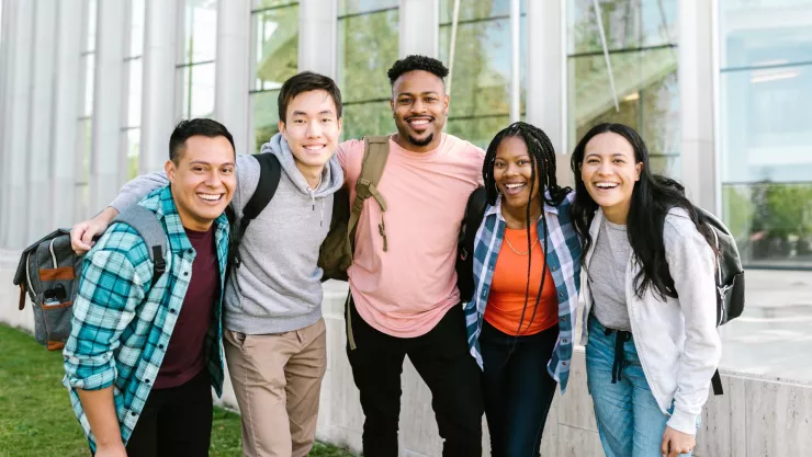 3 tipos de amigos que nos hacen m&aacute;s felices, seg&uacute;n Harvard