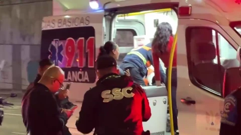 Madre e hijo sufren ca&iacute;da de cinco metros.