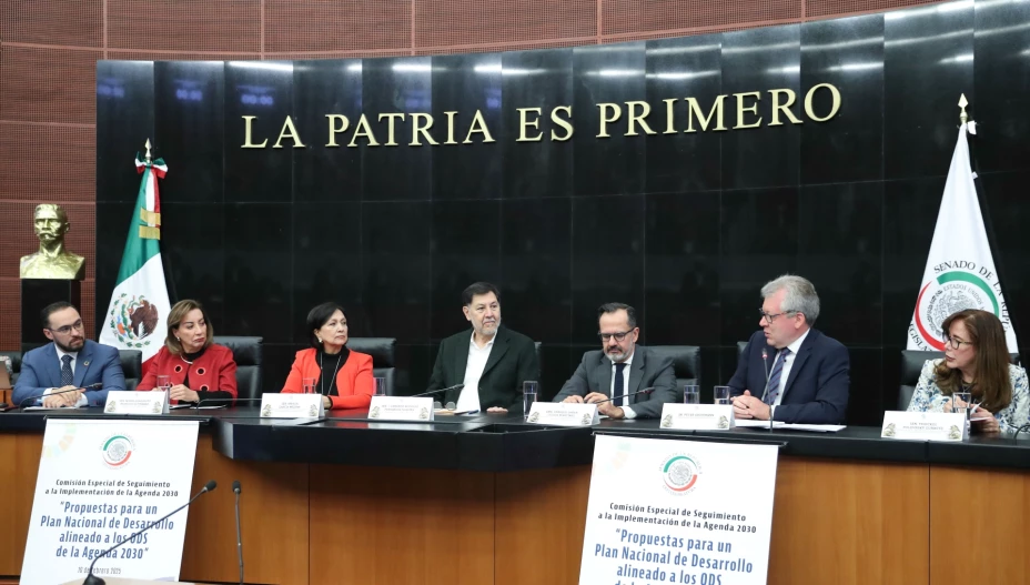 Legisladores trabajan en el Plan Nacional de Desarrollo .jpg