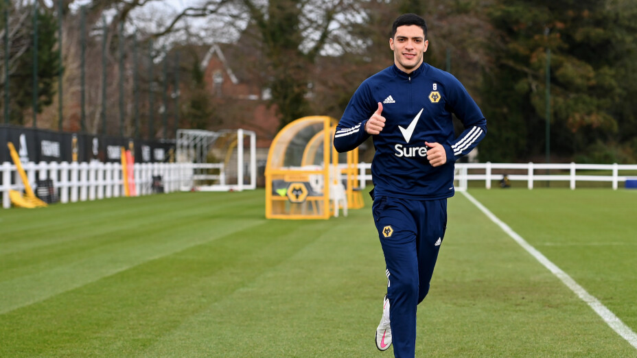 Raúl Jiménez entrenando con los Wolves