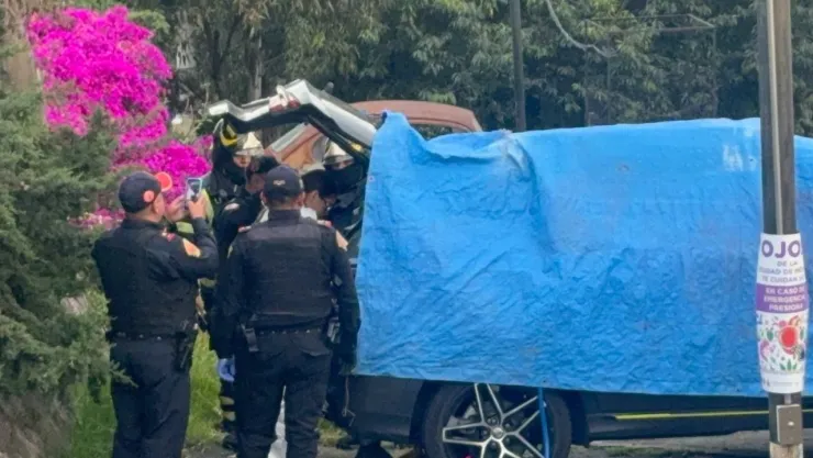 Hallan adulto mayor sin vida al interior de una camioneta en Álvaro Obregón