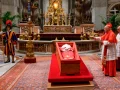 Cierre del féretro del Papa Francisco